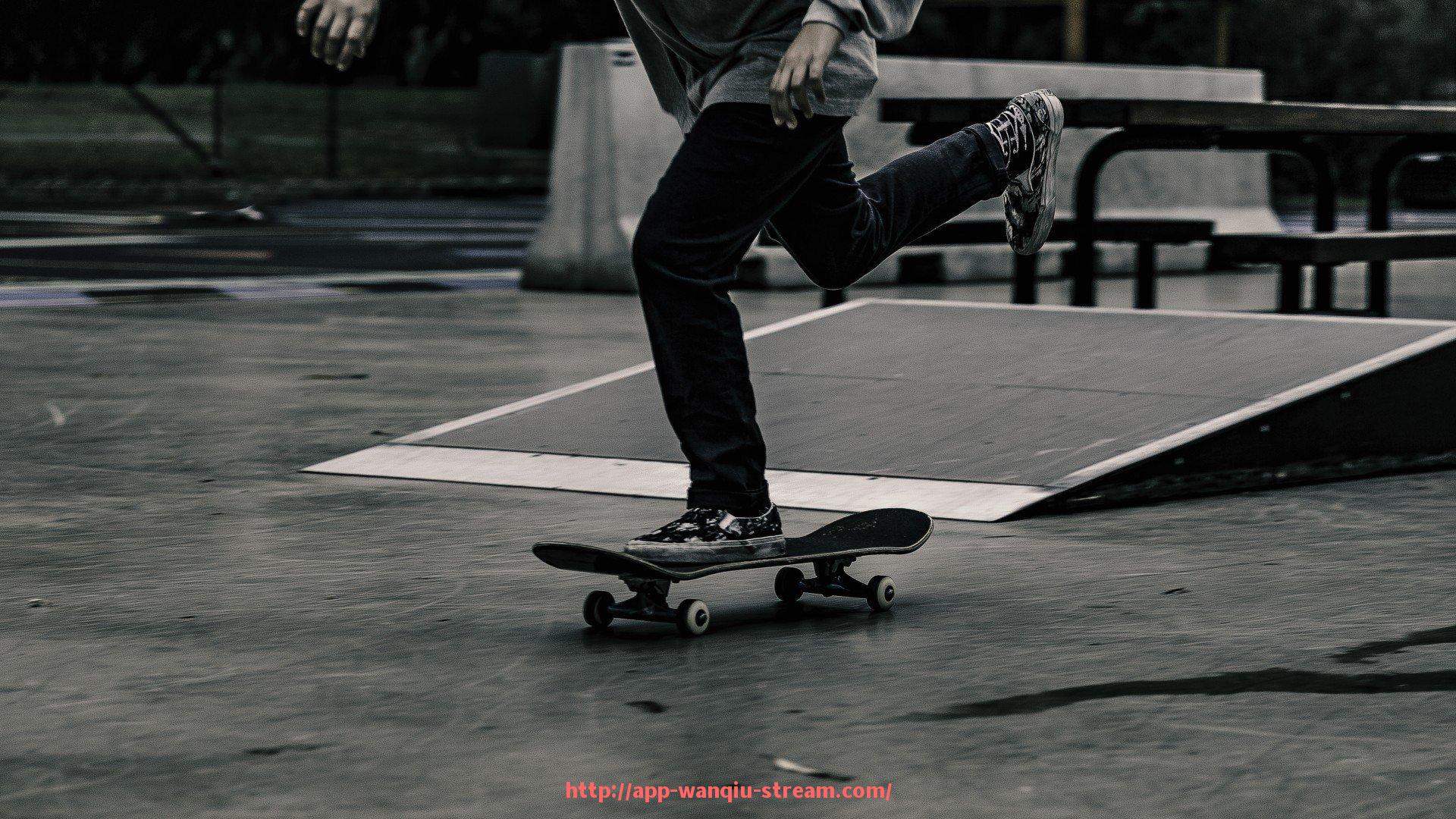 玩球直播-胸前弯举训练专用健身器材及动作规范